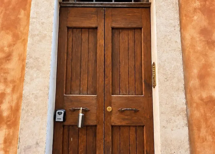 Navona Fox House 1 *